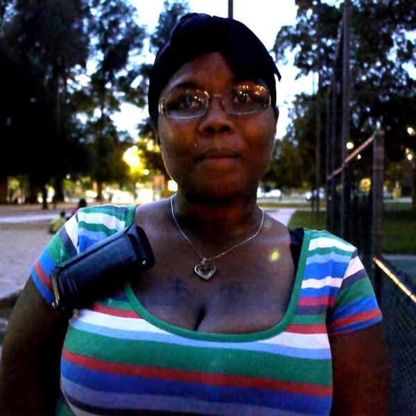 Homeless shelter kicks Denise and her kids out everyday so they spend their days in a park. d