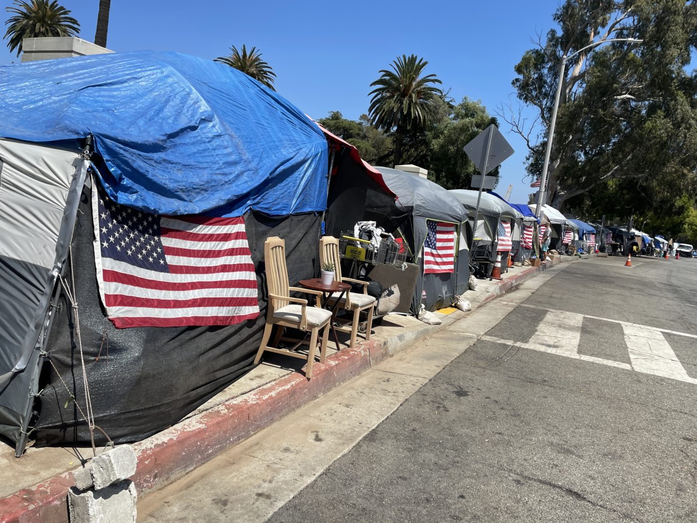 Inside Veterans Row Homeless Vets Outside Los Angeles's Veterans