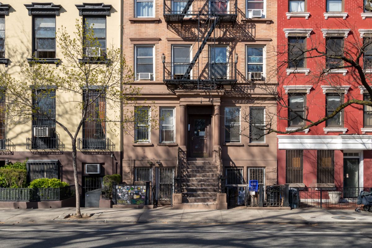 rent in a harlem apartment building