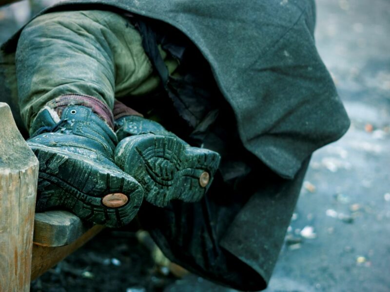 Protect homeless people from cold weather