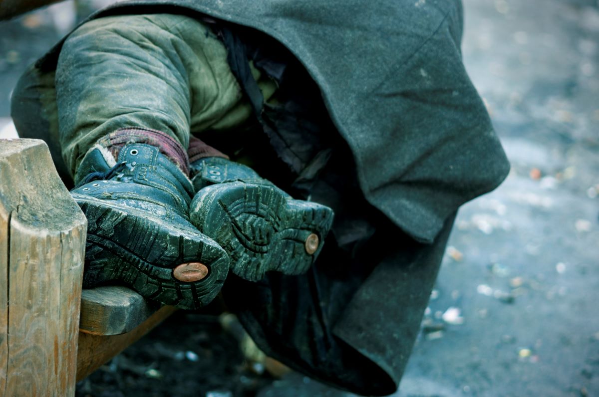 Protect homeless people from cold weather